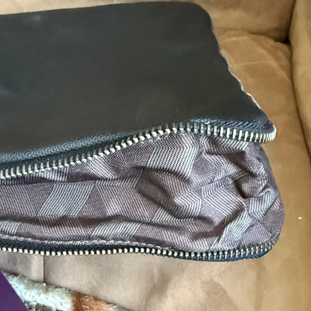 Stylish Black and Olive Hedgren Bag